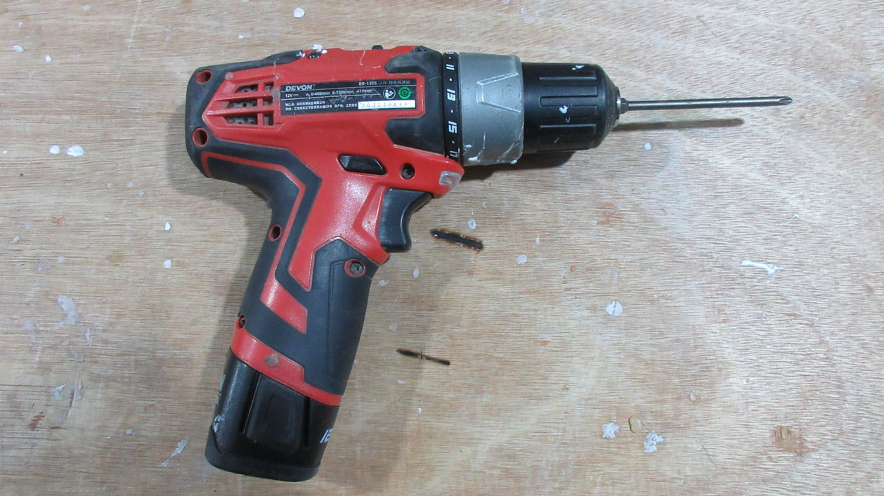 Electric screwdriver precision assembly tools used in Lyens Beauty production