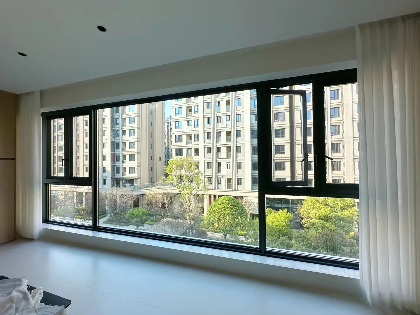 Custom Size Soundproof Aluminum Sliding Window Door for Living Room Balcony Patio