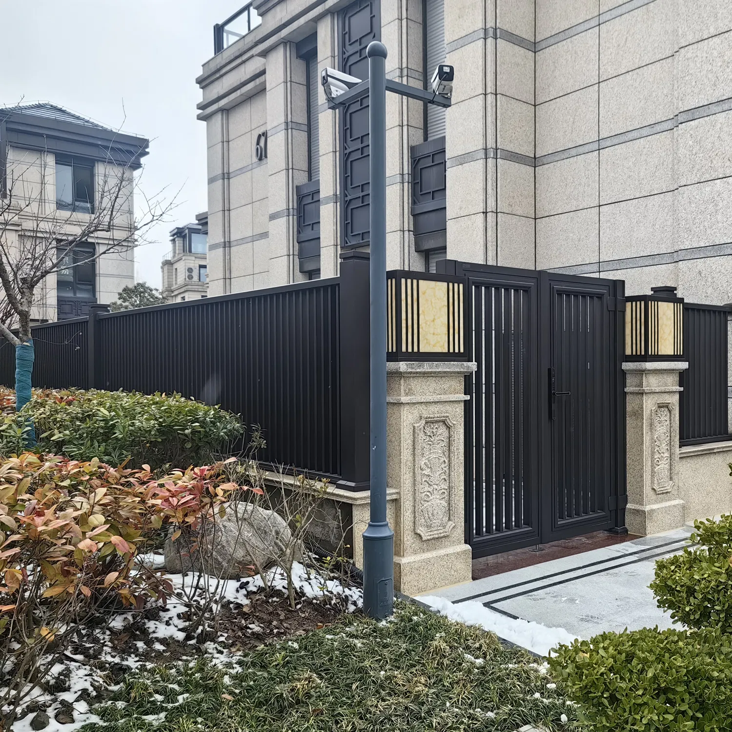 Corrosion-Resistant Factory Price Motorized Sliding Folding Metal Gate Automatic Aluminum Front Door