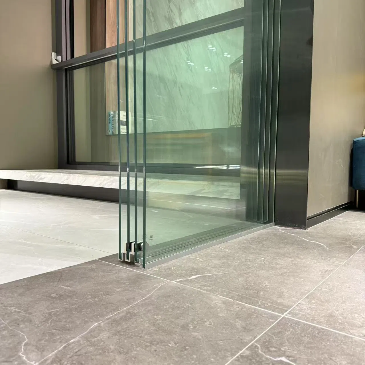 Modern Frameless 10mm 12mm Glass Stainless Steel Glass Partition Wall Glass Sliding Doors Landscape Aluminium Exterior Glass Folding Door