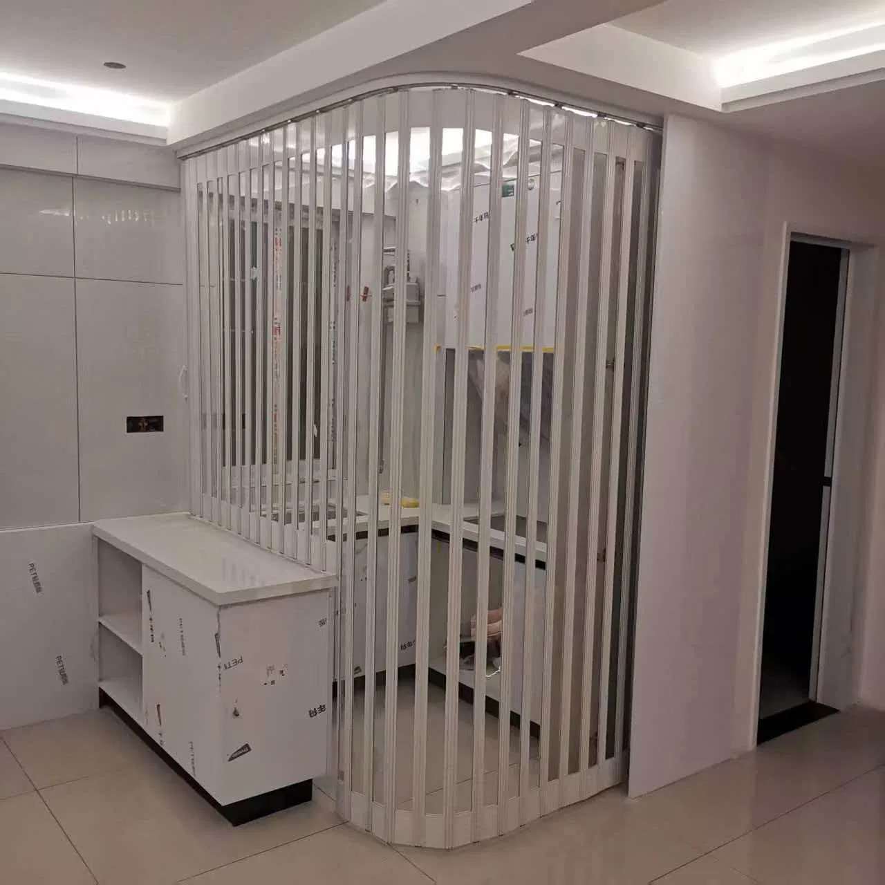 Aluminum Polycarbonate Crystal Folding Door Accordion Transparent Security Door for Mall Shopfront