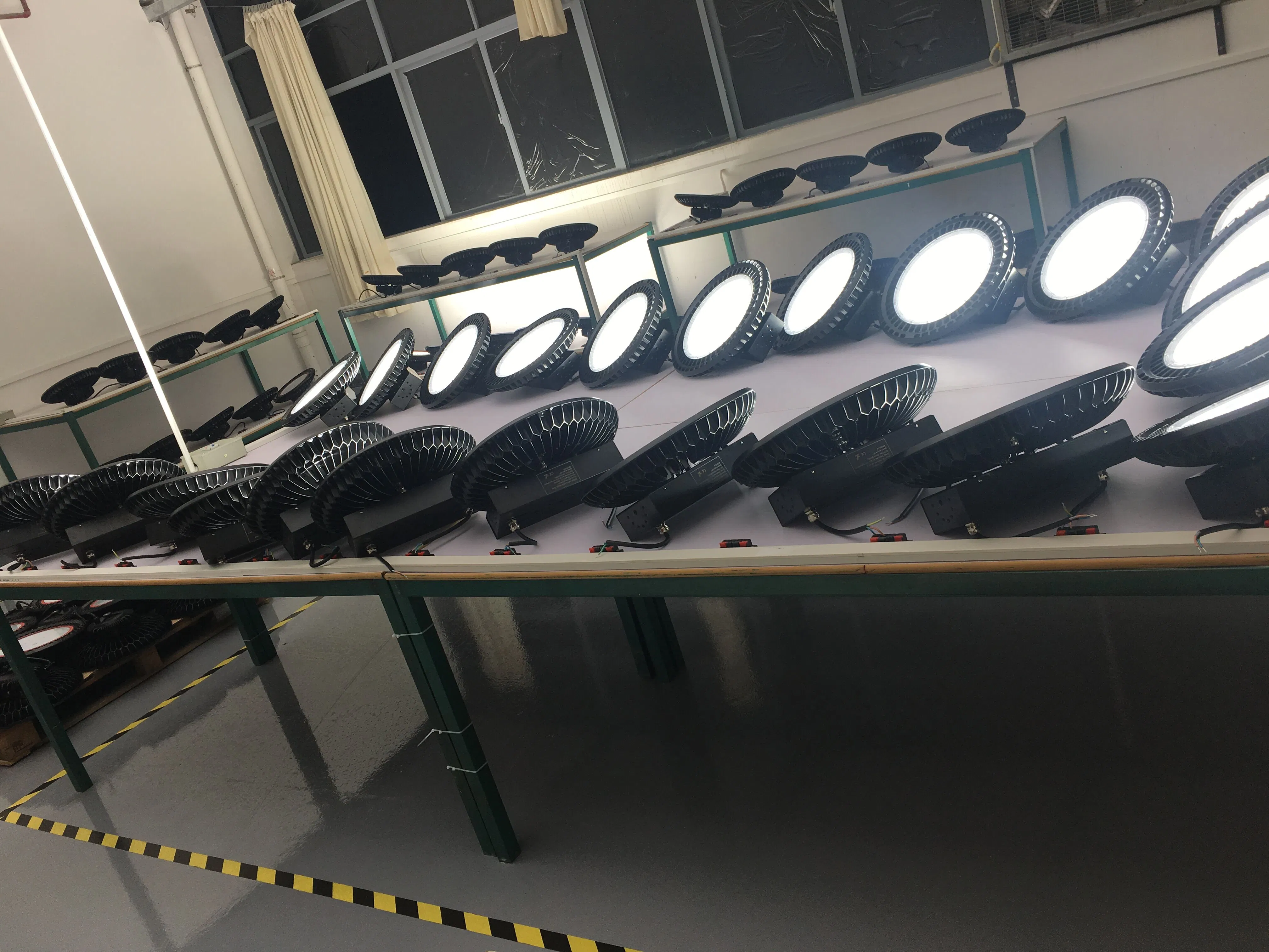 100W 347volt UFO LED High Bay Motion Controls for Production Hall