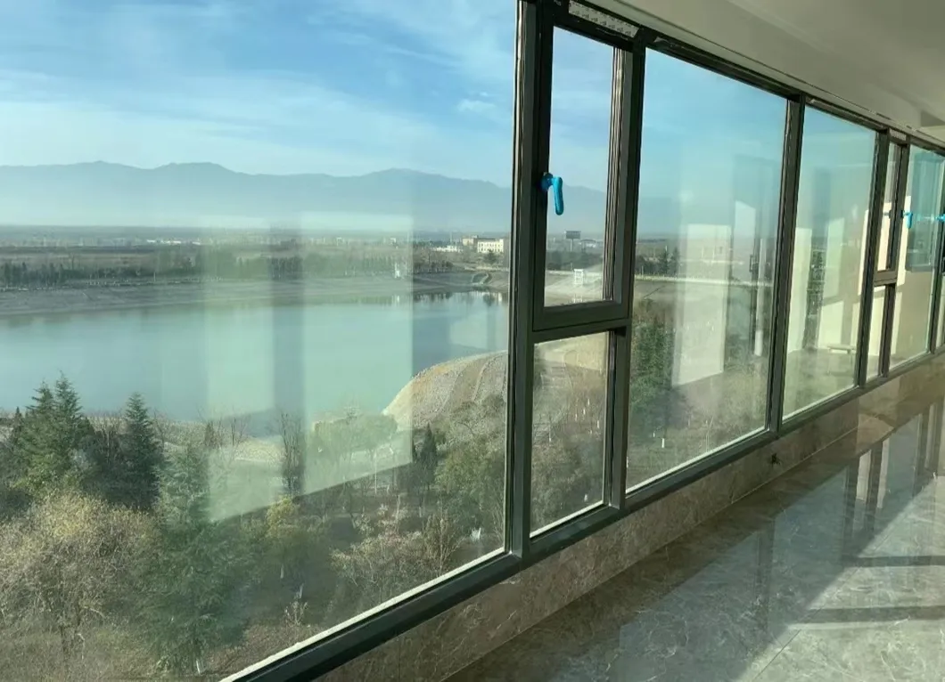 Detailed Window Photo 3