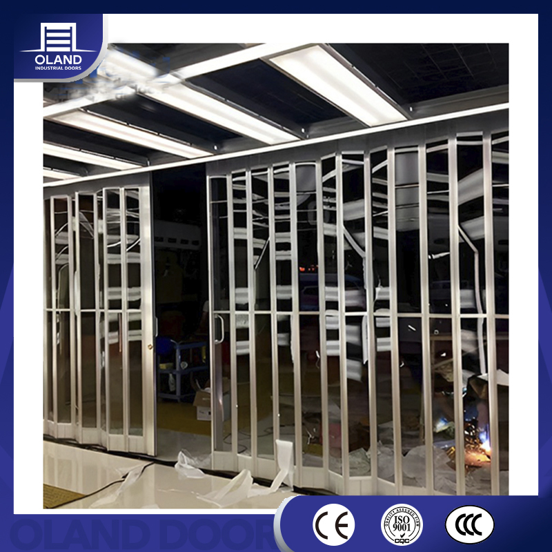 Commercial Transparent Folding Door Polycarbonate Crystal Clear Full View Security PC Folding Sliding Door for Shopfront &amp; Shopping Mall