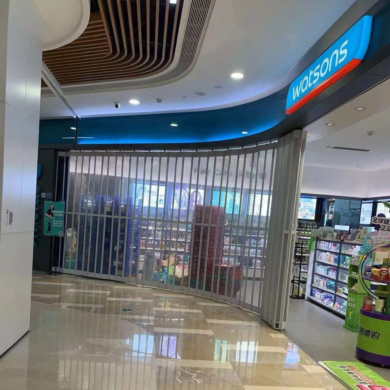Aluminum Polycarbonate Crystal Folding Door Accordion Transparent Security Door for Mall Shopfront