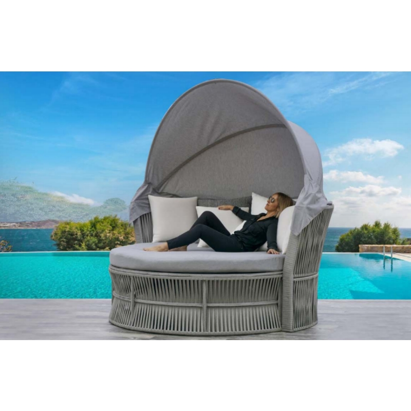 Stylish Outdoor Lounge Chair with Soft Cushion for Patio and Poolside Relaxing
