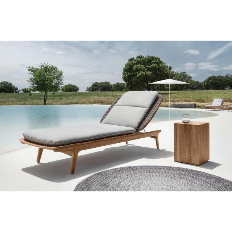 Stylish Outdoor Lounge Chair with Soft Cushion for Patio and Poolside Relaxing