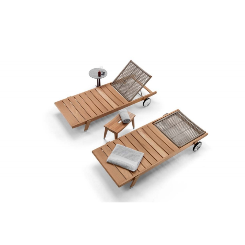 Stylish Outdoor Lounge Chair with Soft Cushion for Patio and Poolside Relaxing