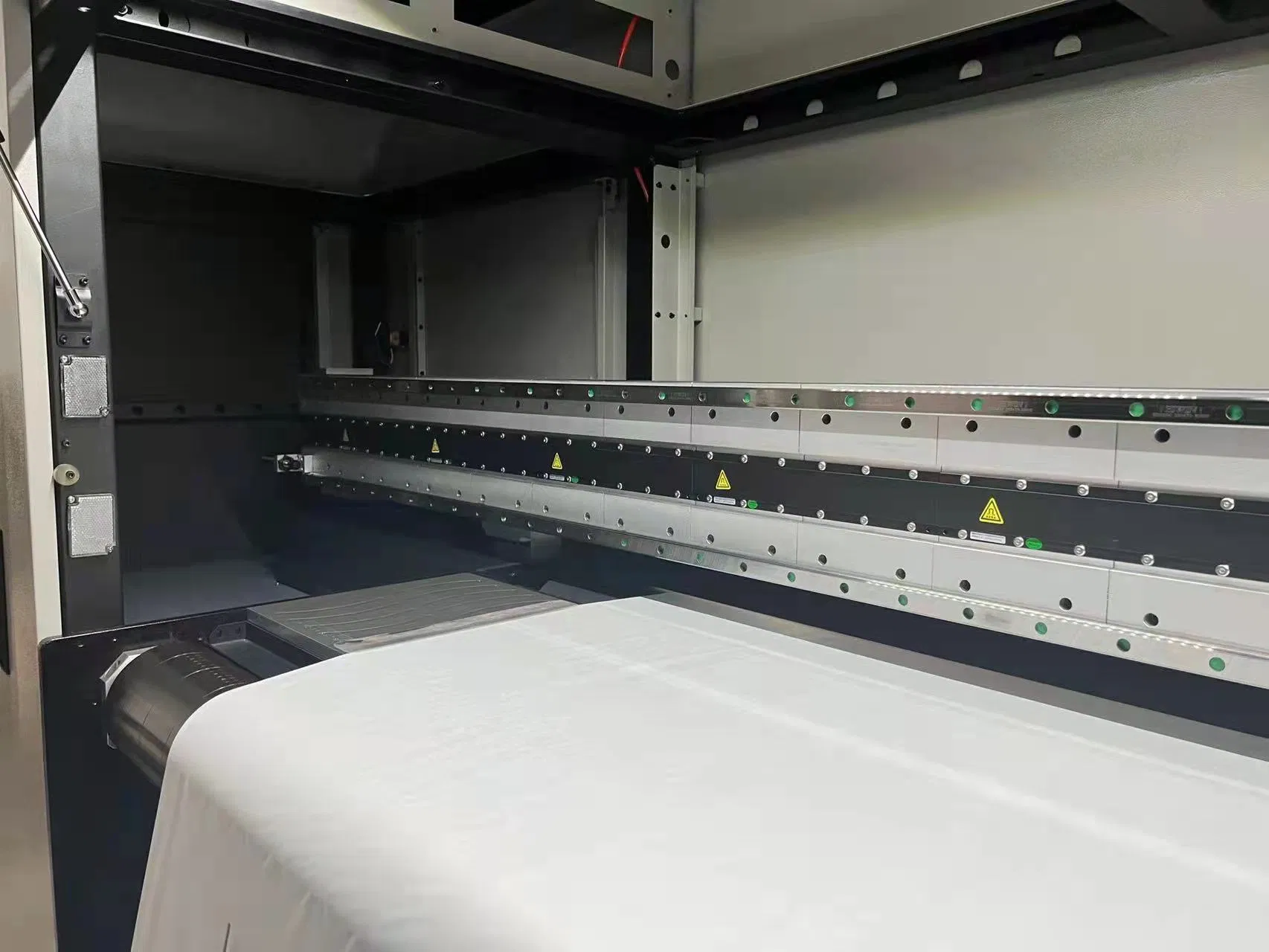 Factory Direct Large Format 8 Printing Head 1.9m Printing Width Big Discount Sublimation Textile Printer