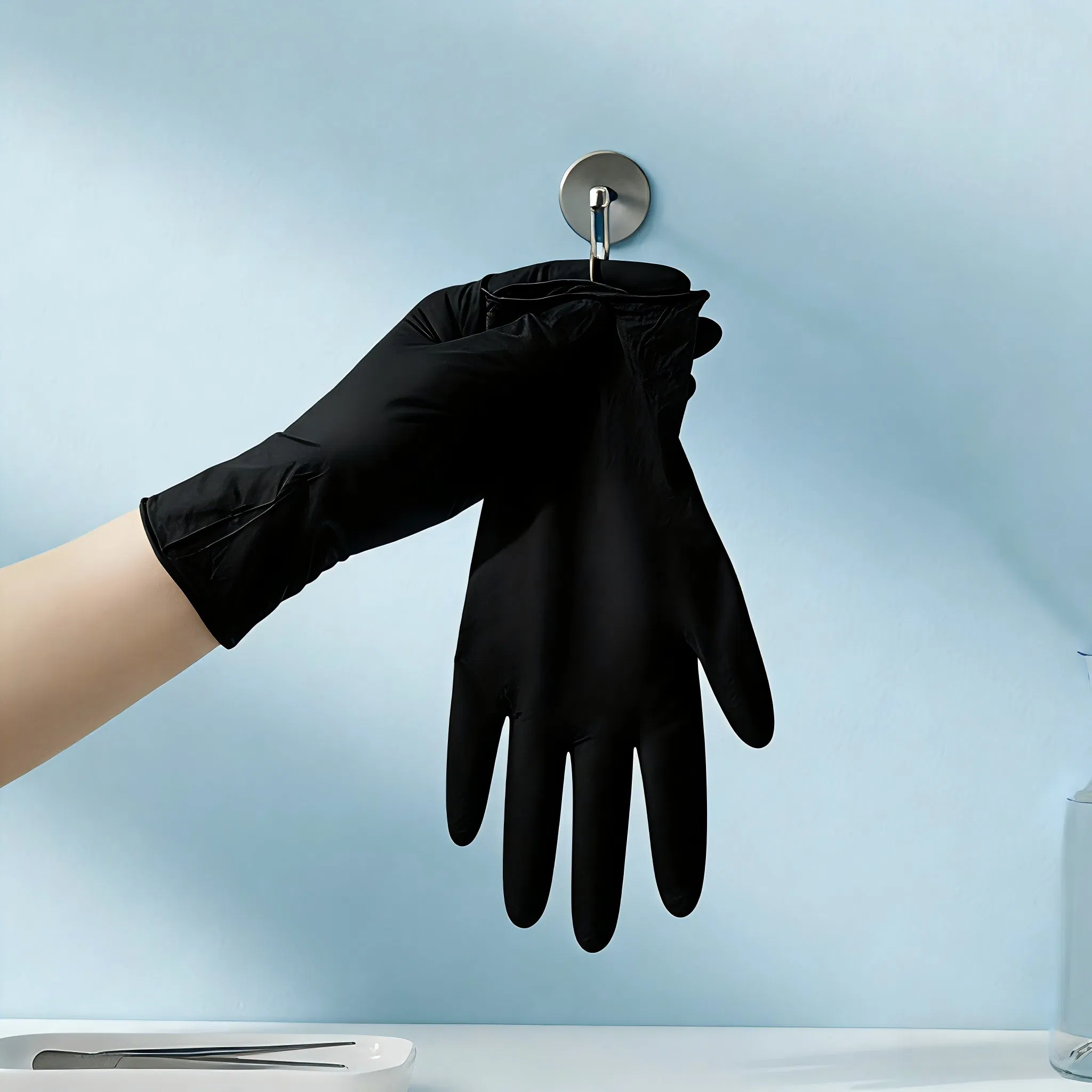 Smooth and Easy to Wear Black Color Disposable Vitrile Gloves/Blended Vinyl Nitrile Gloves for Medical and Non-Medical Applications