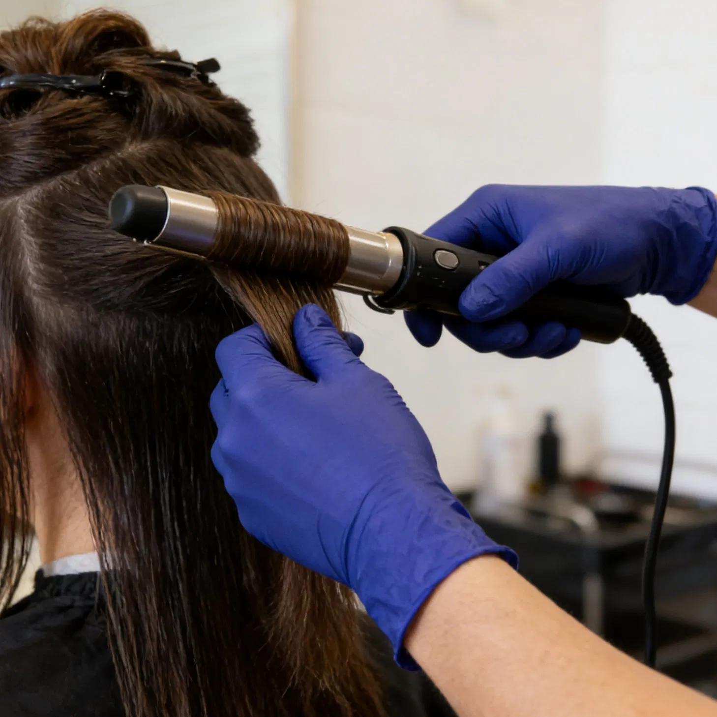 Chemical Resistant Disposable Cobalt Blue Nitrile Gloves Ideal Hair Coloring Salon Applications