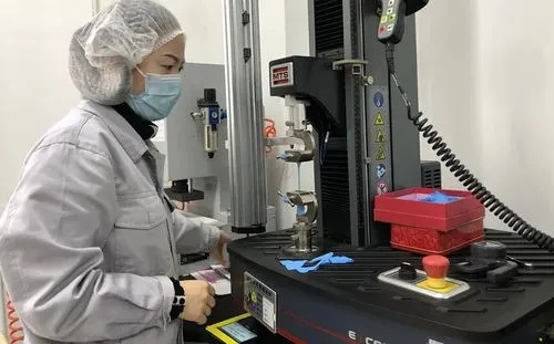 Protective Gloves Usage