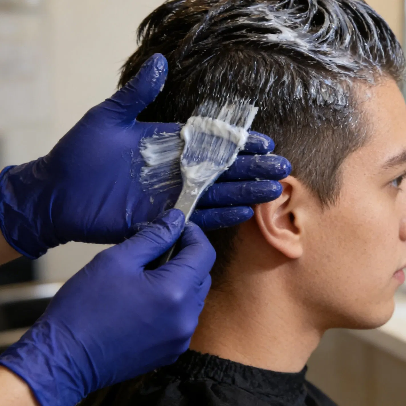 Chemical Resistant Disposable Cobalt Blue Nitrile Gloves Ideal Hair Coloring Salon Applications