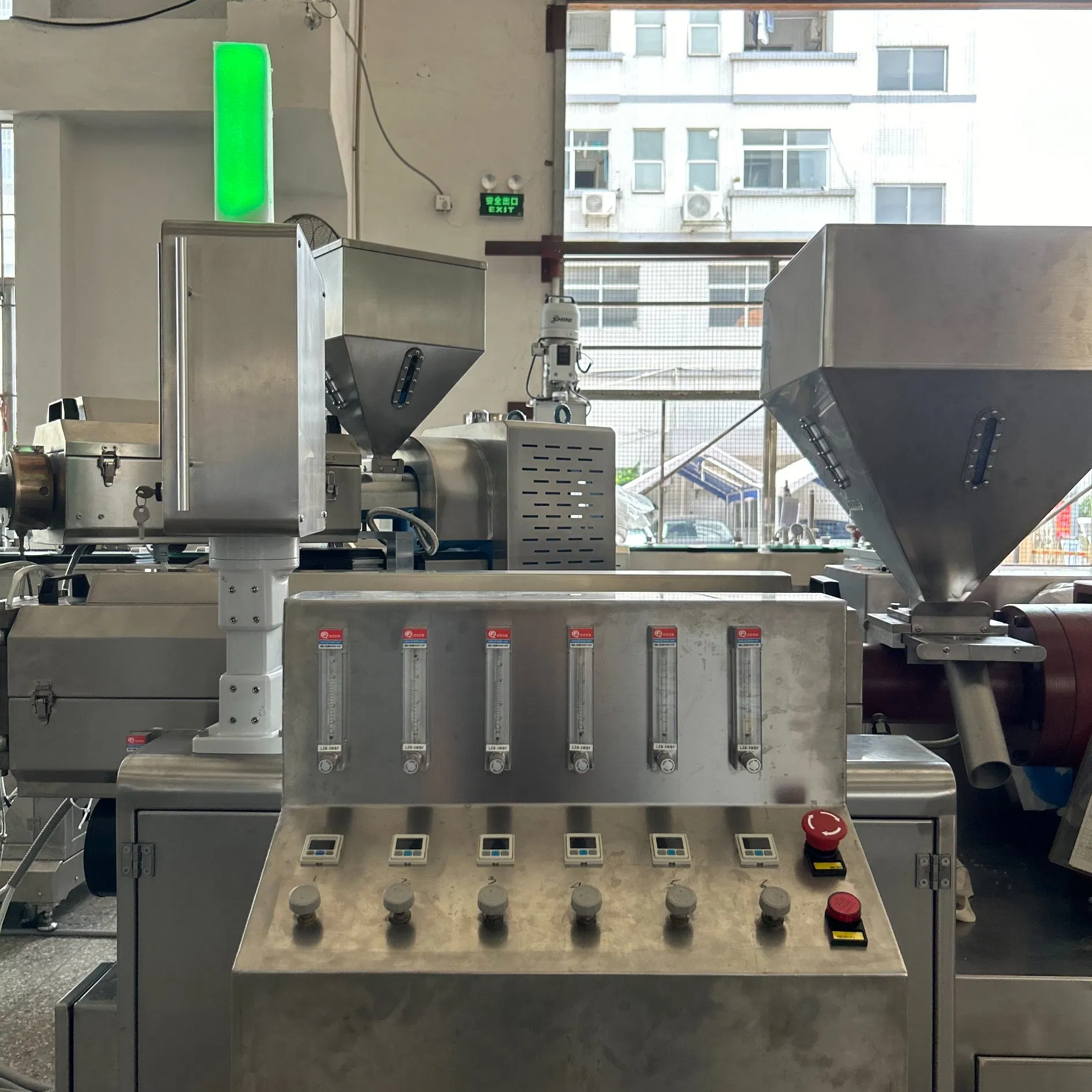 Dual-Extruder Co-Extrusion Line for Color-Striped Multi-Lumen Endotracheal Tubes