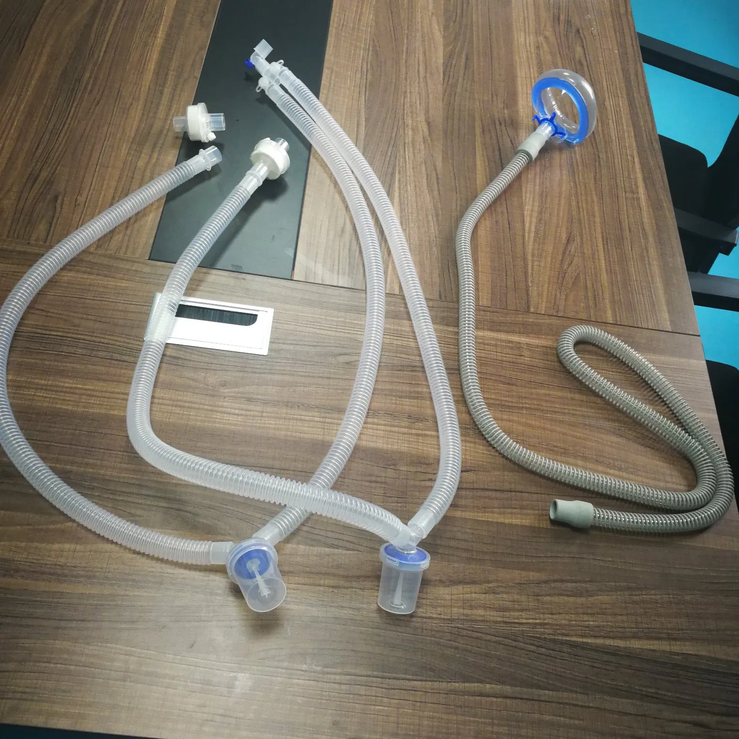 Hospital Equipment Anesthesia Breathing Circuit Disposable Respiratory Corrugated Ventilator Circuits