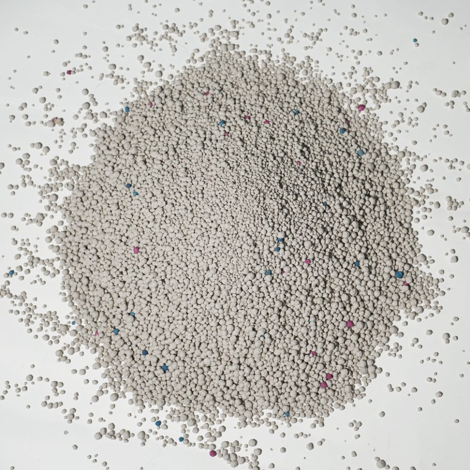 Arena para gatos de bentonita premium, aglomeración fuerte, libre de polvo, durabilidad fuerte, control de olores, mineral natural, arena sin fragancia