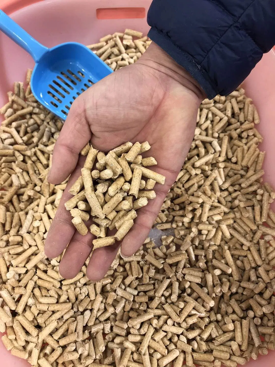 Arena para Gatos de Madera de Pino Premium: Fórmula de Bentonita Ecológica