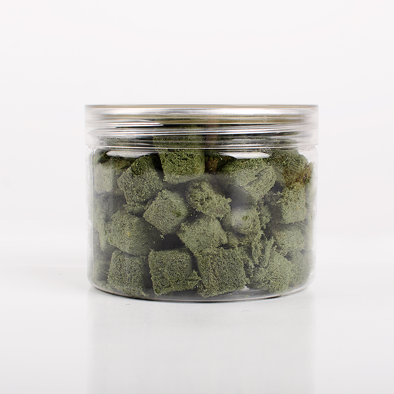 Alimento para gatos en pellets de carne y hueso crudos liofilizados con hierba para gatos, natural, alto en proteínas, control de bolas de pelo, golosina OEM
