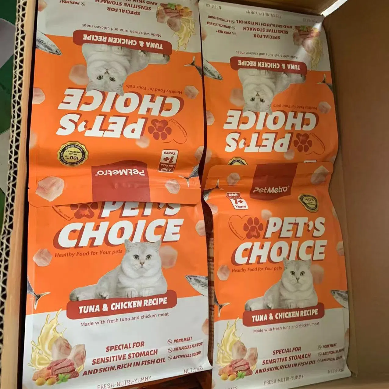 Alimento seco para gatos adultos con alto contenido de proteínas y carne real
