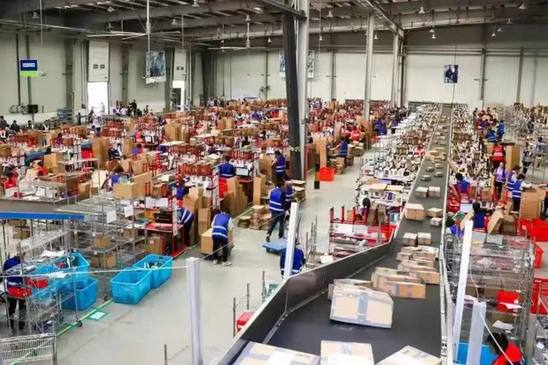 Plug-and-Play Express Sorting System: Conveyor, Scanning &amp; Cargo Separate for Warehouse