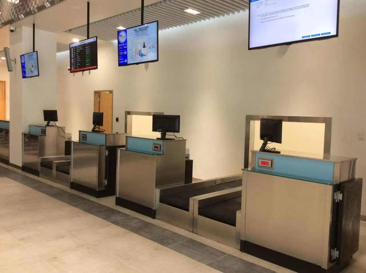 Airport Baggage Conveyor Belt System at Airport