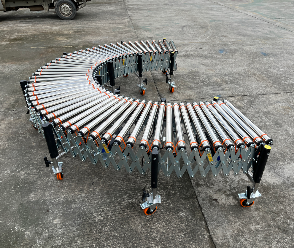 Industrial Heavy-duty Adjustable Speed Rubber Loaded Roller Conveyor Is Used In Factory Warehouses And Work Assembly Lines.