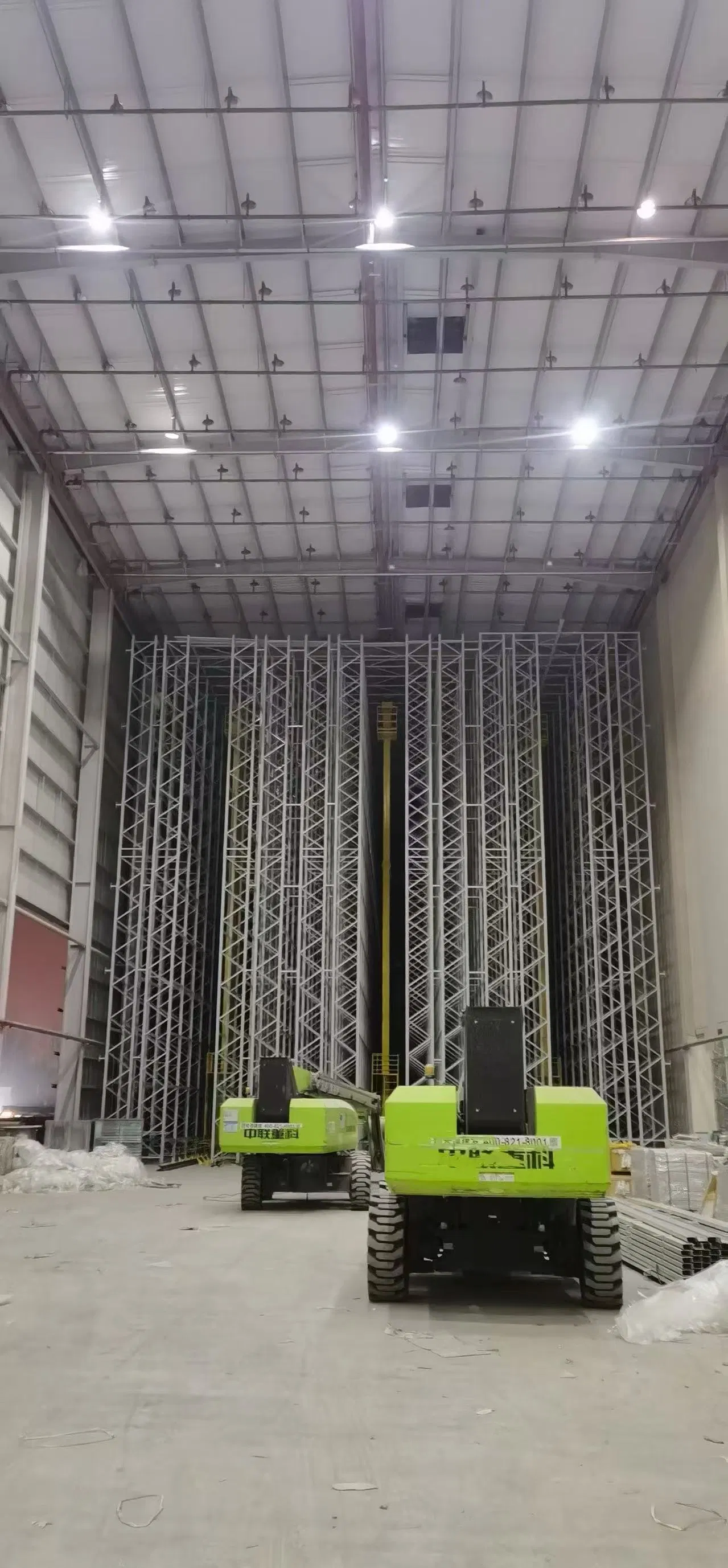 Pallet Racking System with Conveyor Line for Efficient Warehouse Management