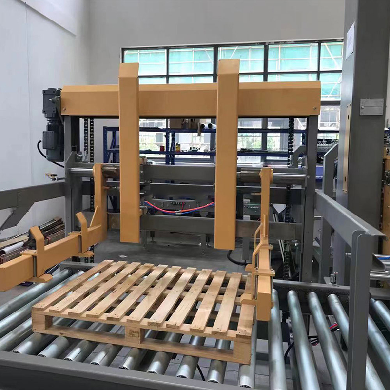 Fully Automated Bottled Water Pallet Conveyor Line Connects to Production Line