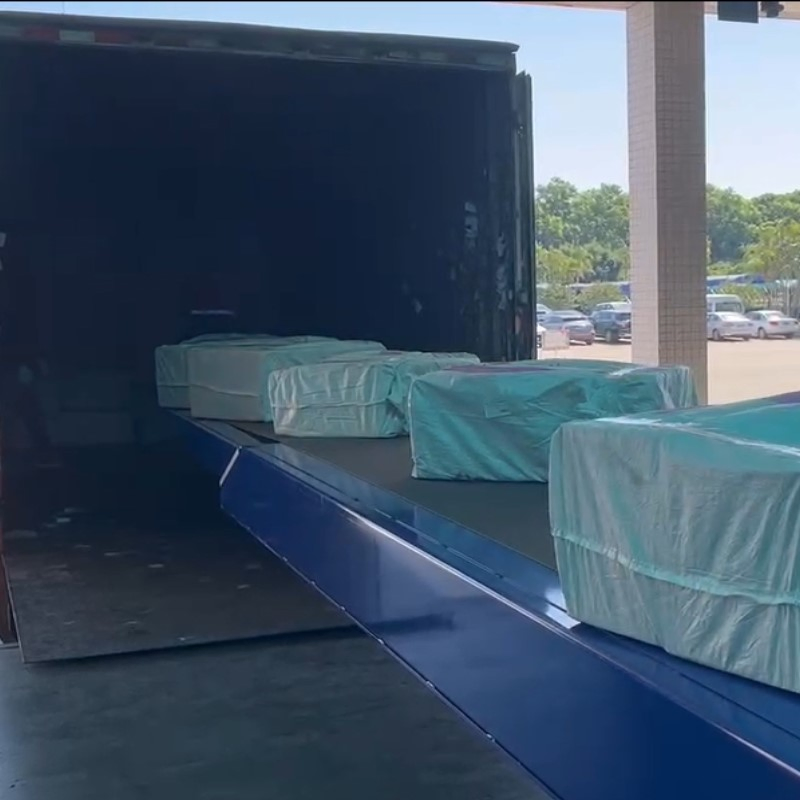 Versatile Telescopic Conveyor System for Streamlined Truck Loading