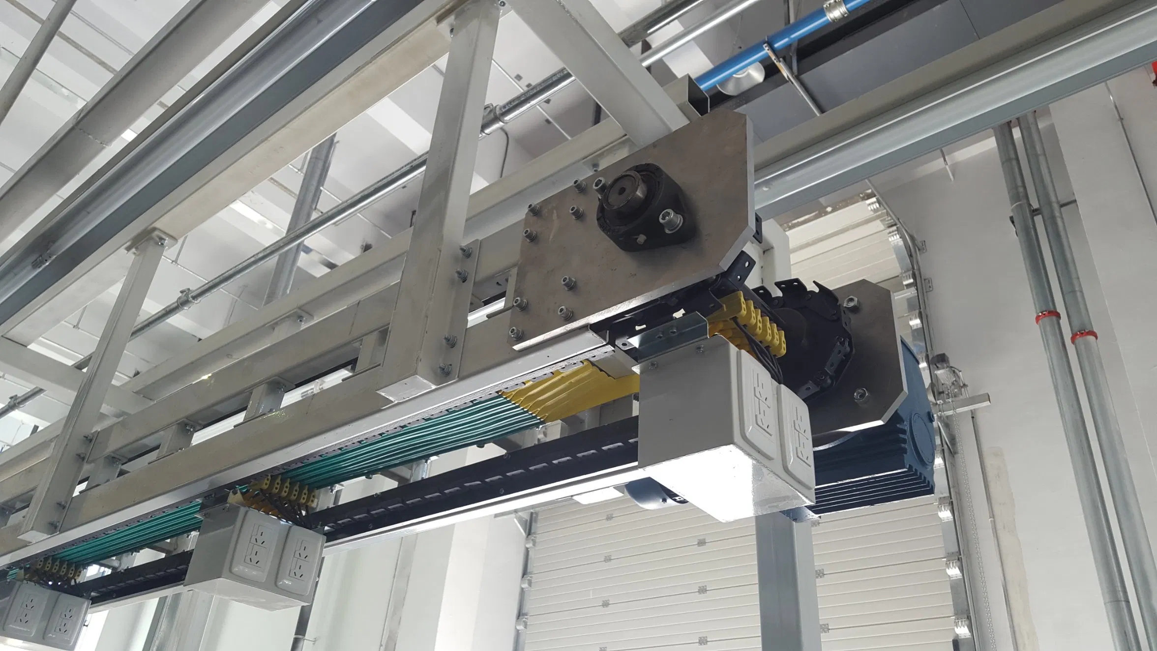 Advanced Smart Cold-Chain Logistics Conveyor System for Cargo Handling