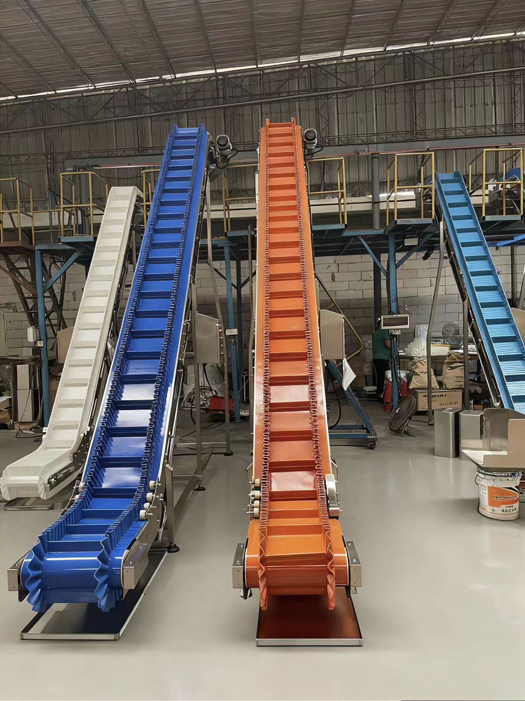 Modular Plastic Incline Conveyor with Side Guards | Low Maintenance Belt Conveyor System/Food Loading Elevator