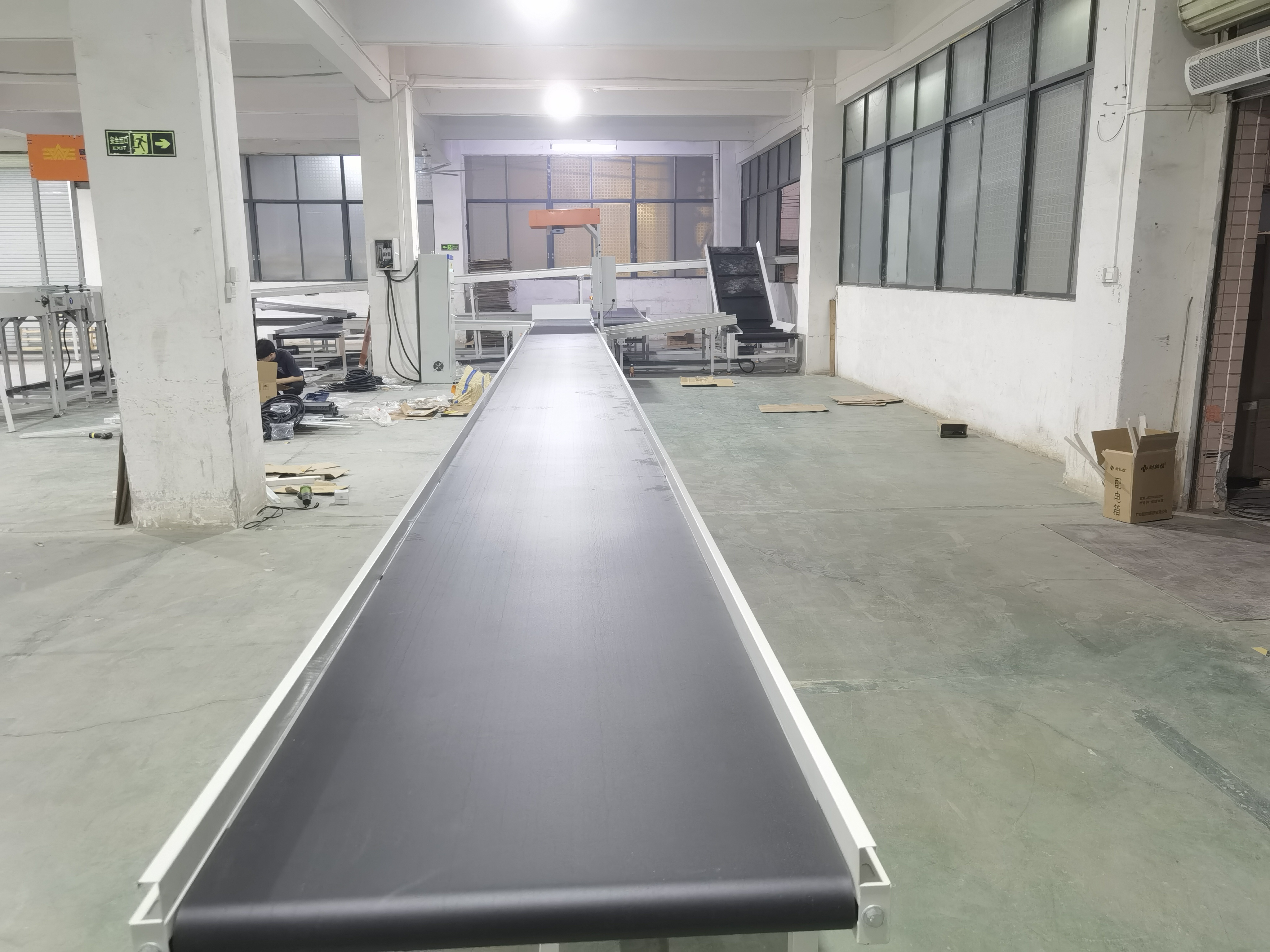Custom Intelligent Belt Conveyor System for Logistics Express &amp; E-commerce Package Equipment