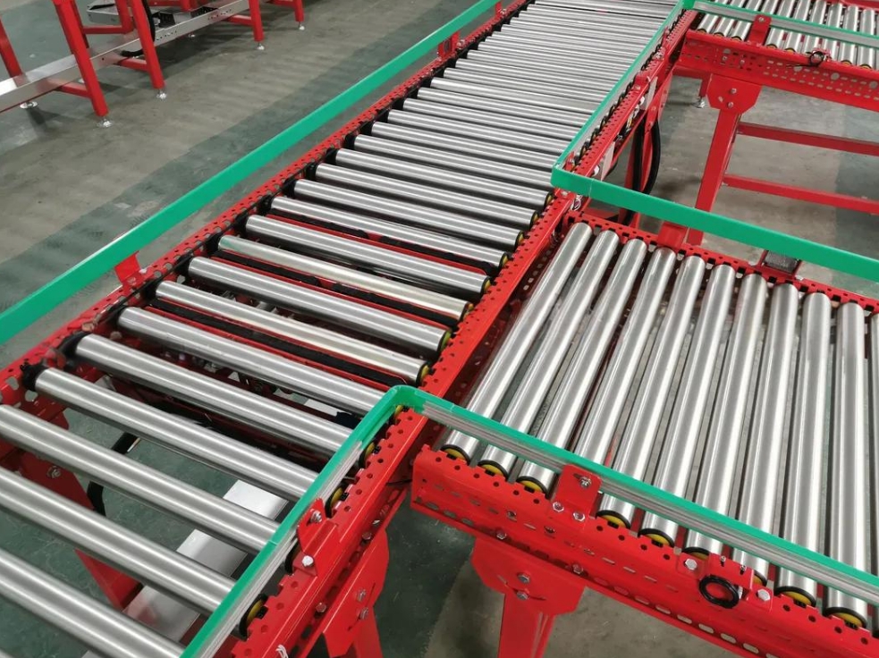 New Heavy Duty Stainless Steel Belt Powered Roller Conveyor Pallet Transport System with 250kg Max Load for Food &amp; Beverage