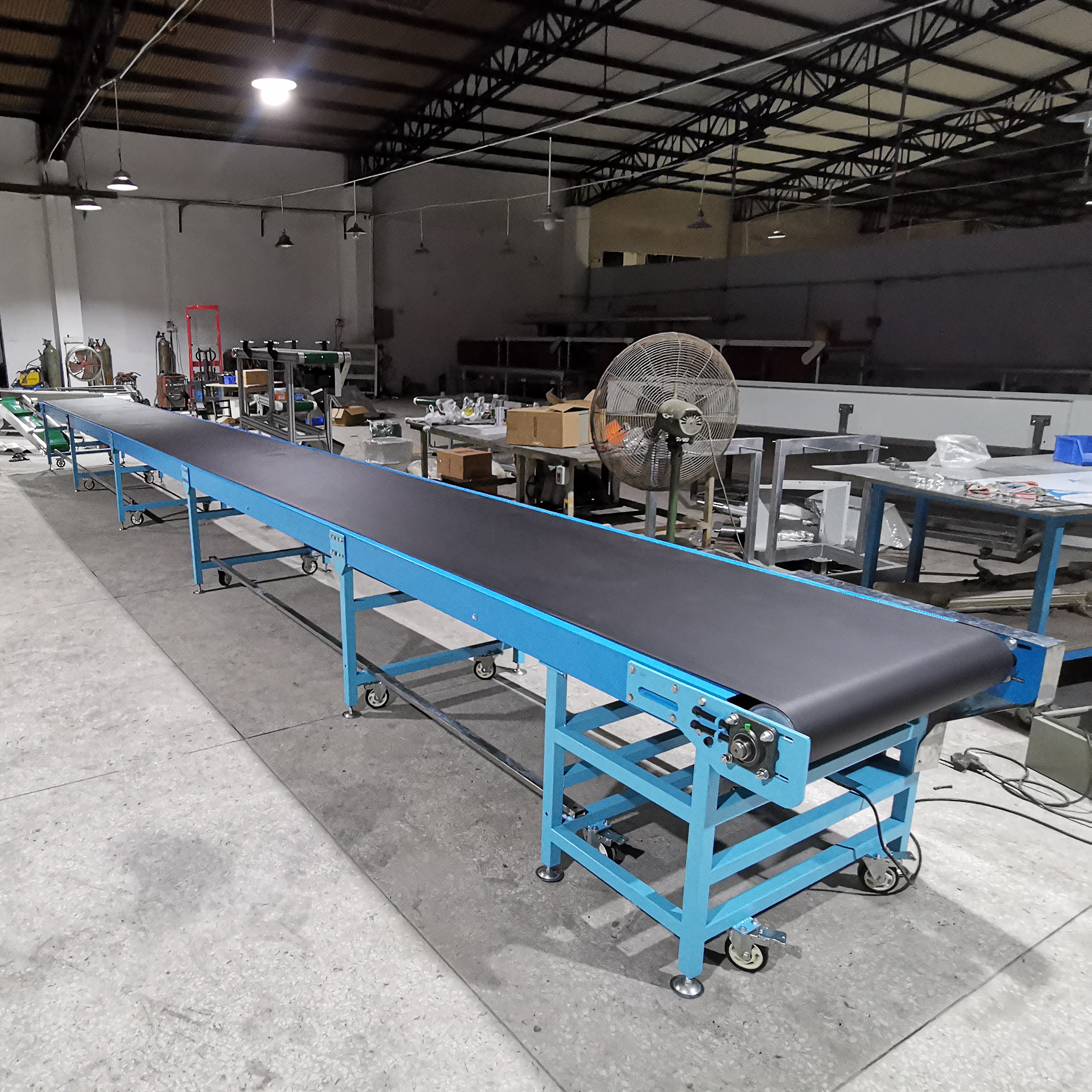 Heavy-duty Logistics and Express Delivery Blue Steel Frame Factory Custom Rubber Belt Conveyor Warehouse Packages Transportation