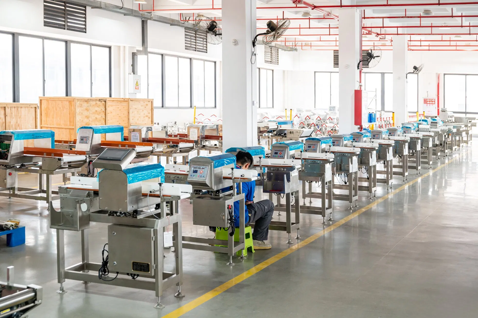 Advanced Industrial Conveyor Belt System for Metal Detection Safety