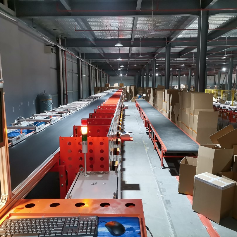 Smart Automated Parcel Sorting Conveyor System for Streamlined Logistics