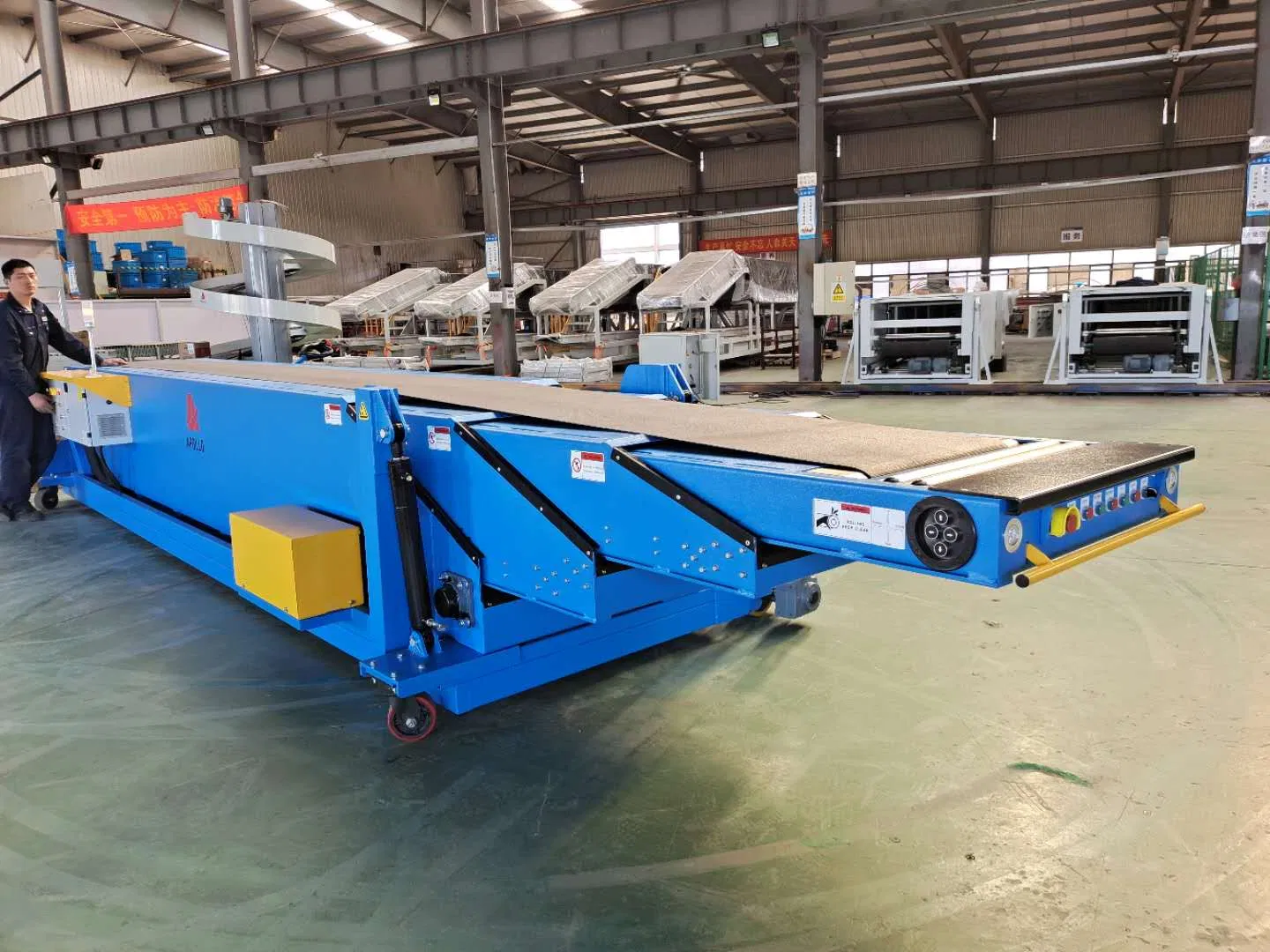 Truelisort Reliable Heavy Duty Telescopic Conveyor System for Industrial Environments