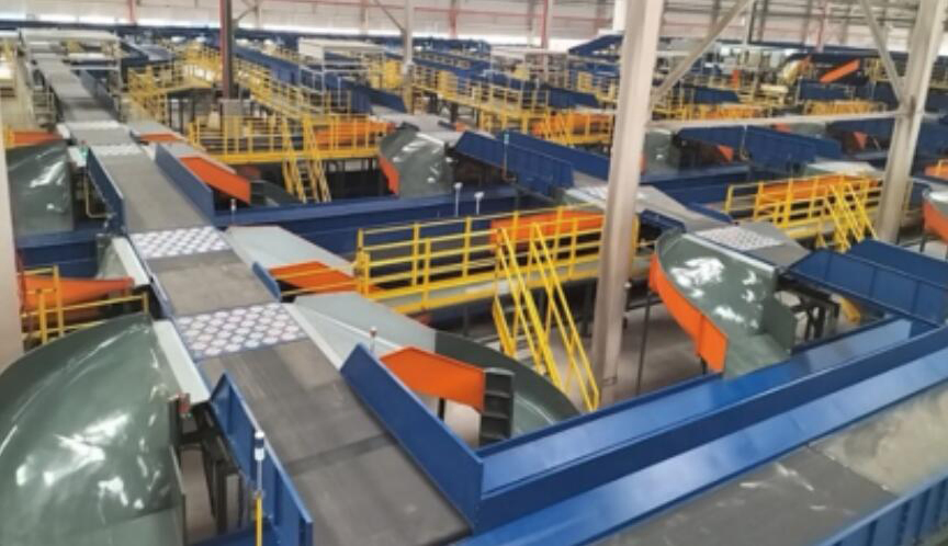 Automatic Sorting System for Cardboard Boxes on Conveyor Pivot Sorter