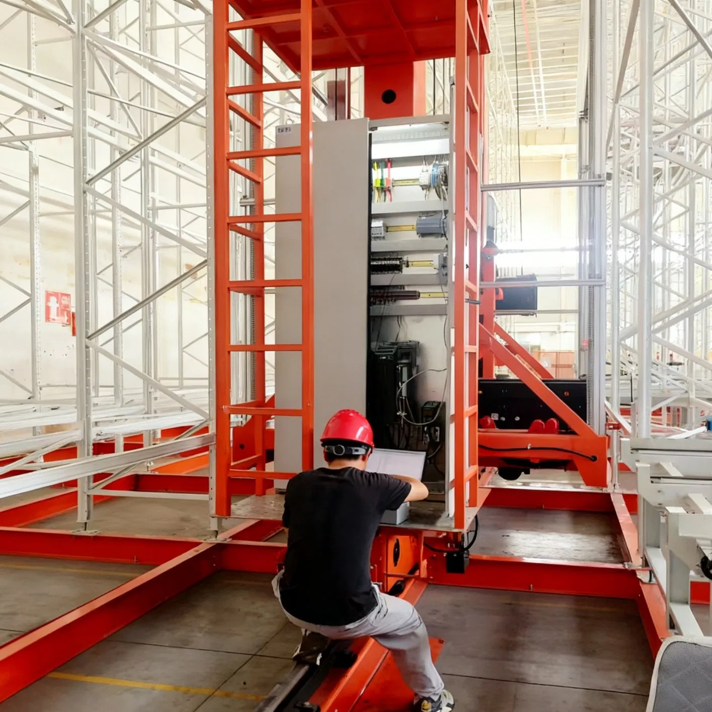 Vertical Conveyor for Automated Warehouse Lifting System