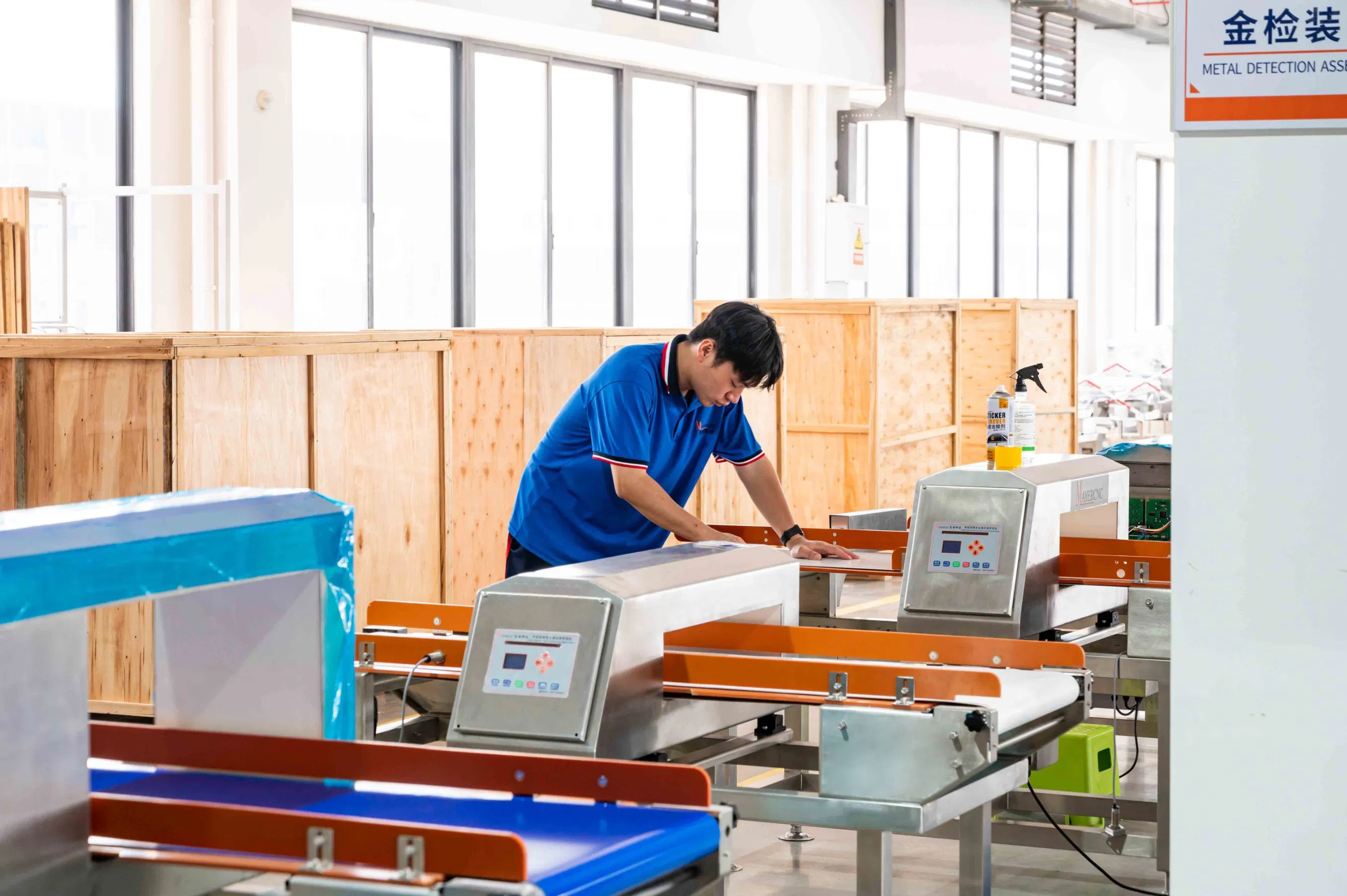 Advanced Industrial Conveyor Belt System for Metal Detection Safety