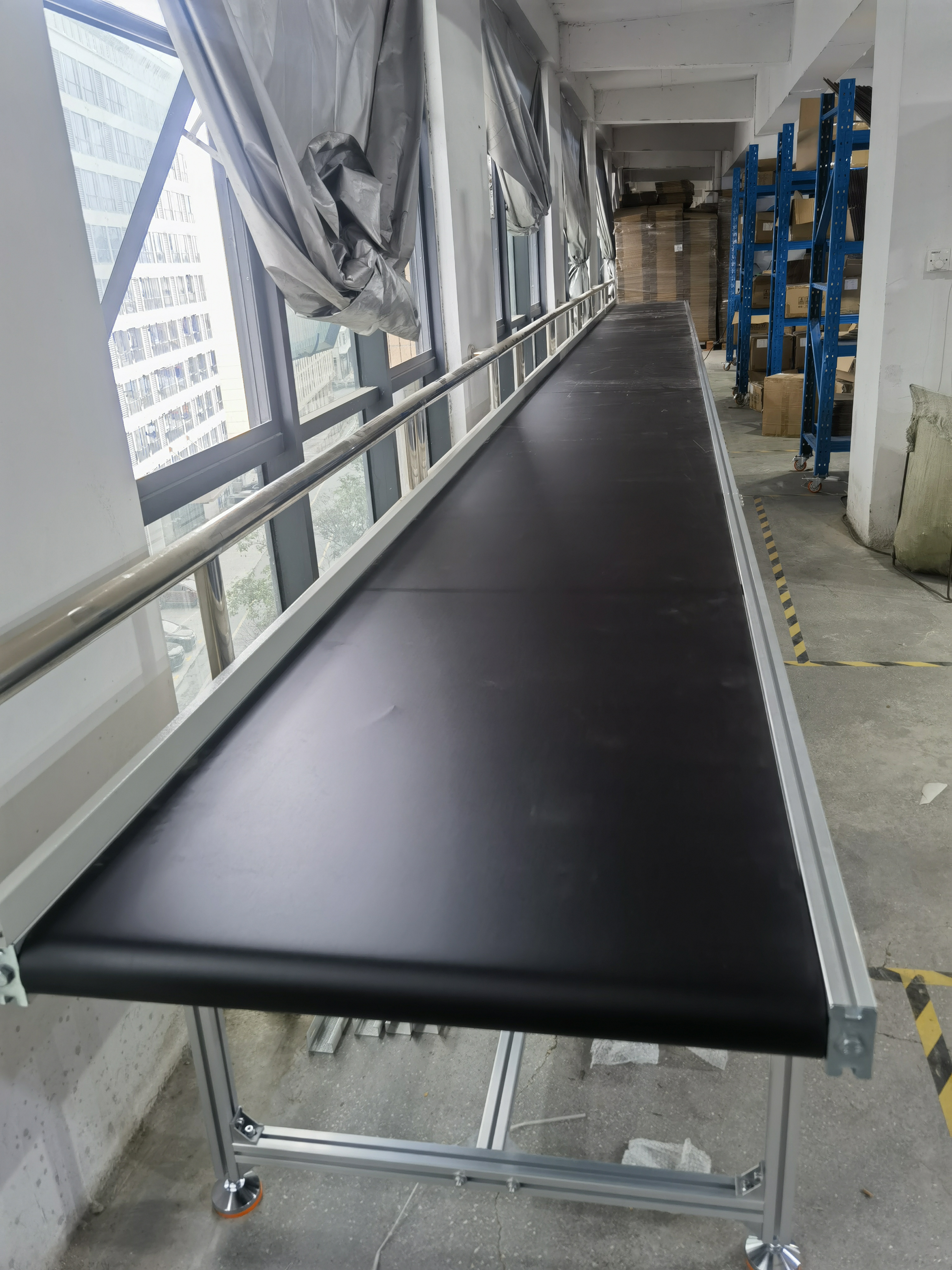 Durable Industrial Belt Conveyor with Motor for E-commerce Fulfillment Package Material Handling System