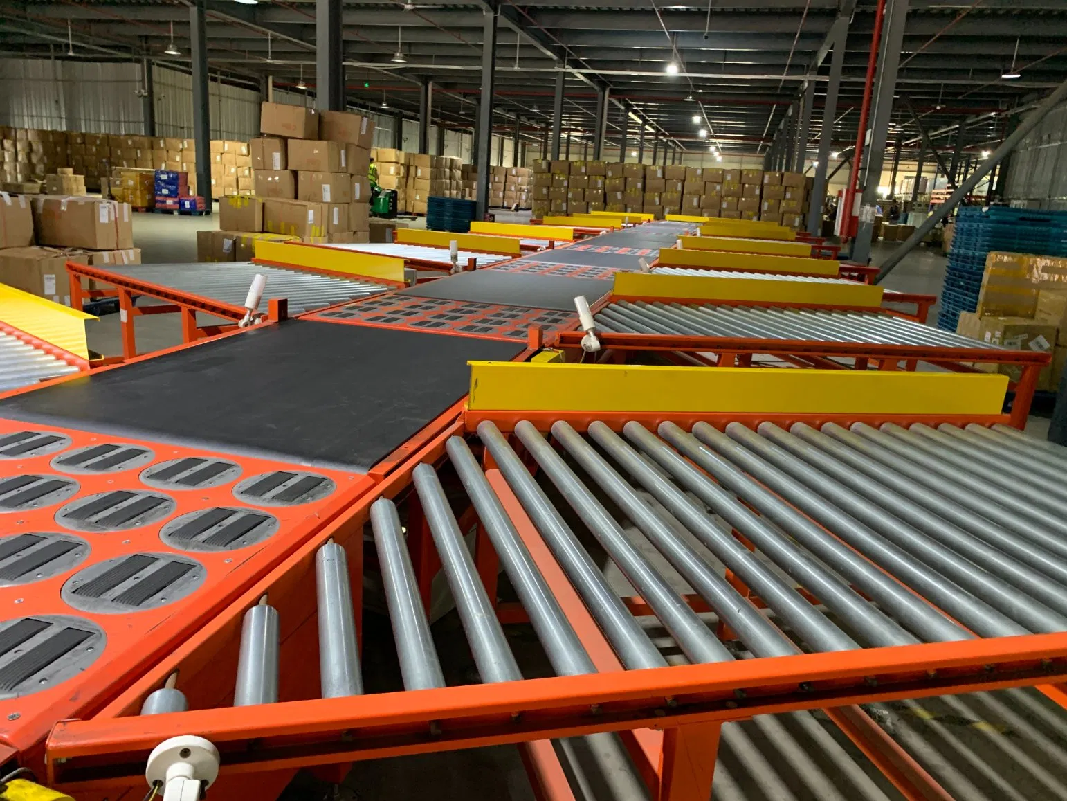 Factory Price Wooden Case Conveyor China Package System Automated Parcel Warehouse Sorting Line