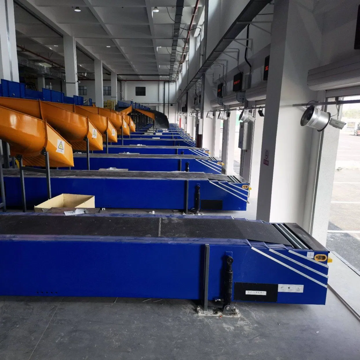 Truelisort Reliable Heavy Duty Telescopic Conveyor System for Industrial Environments