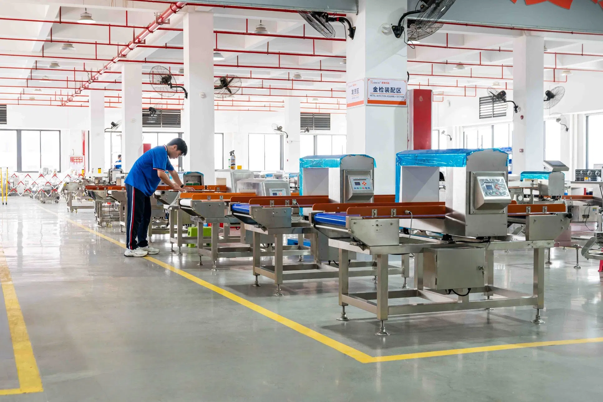 Advanced Industrial Conveyor Belt System for Metal Detection Safety