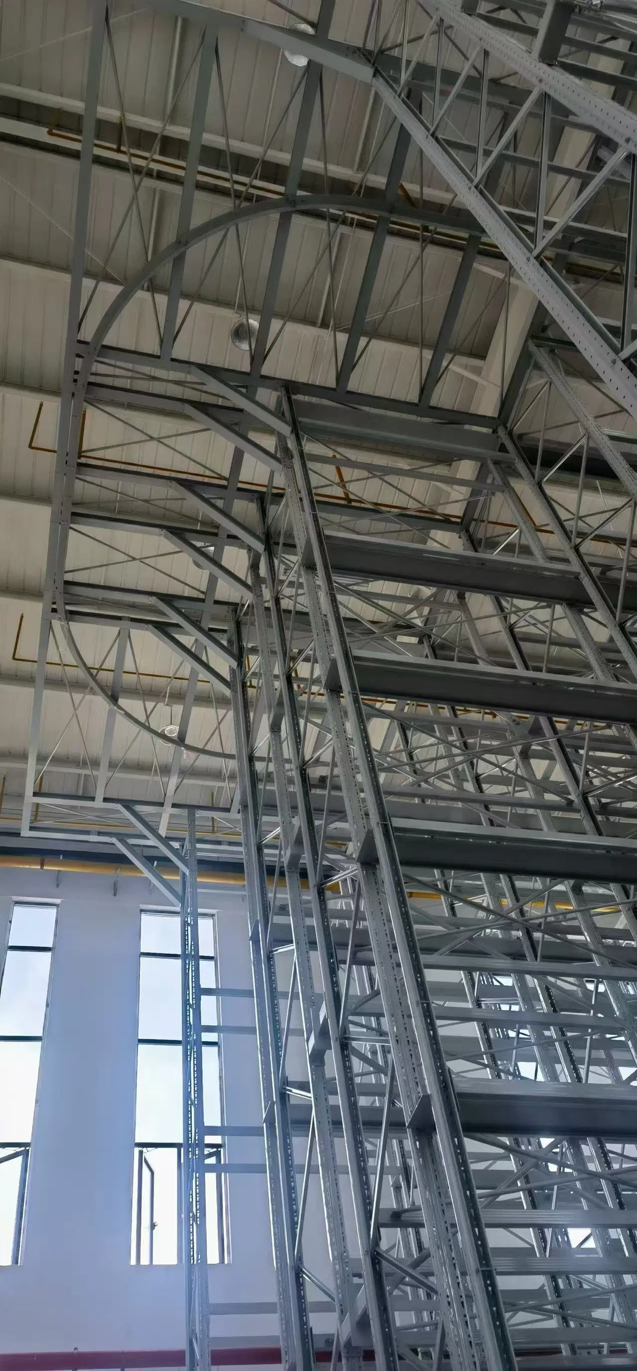 Pallet Racking System with Conveyor Line for Efficient Warehouse Management