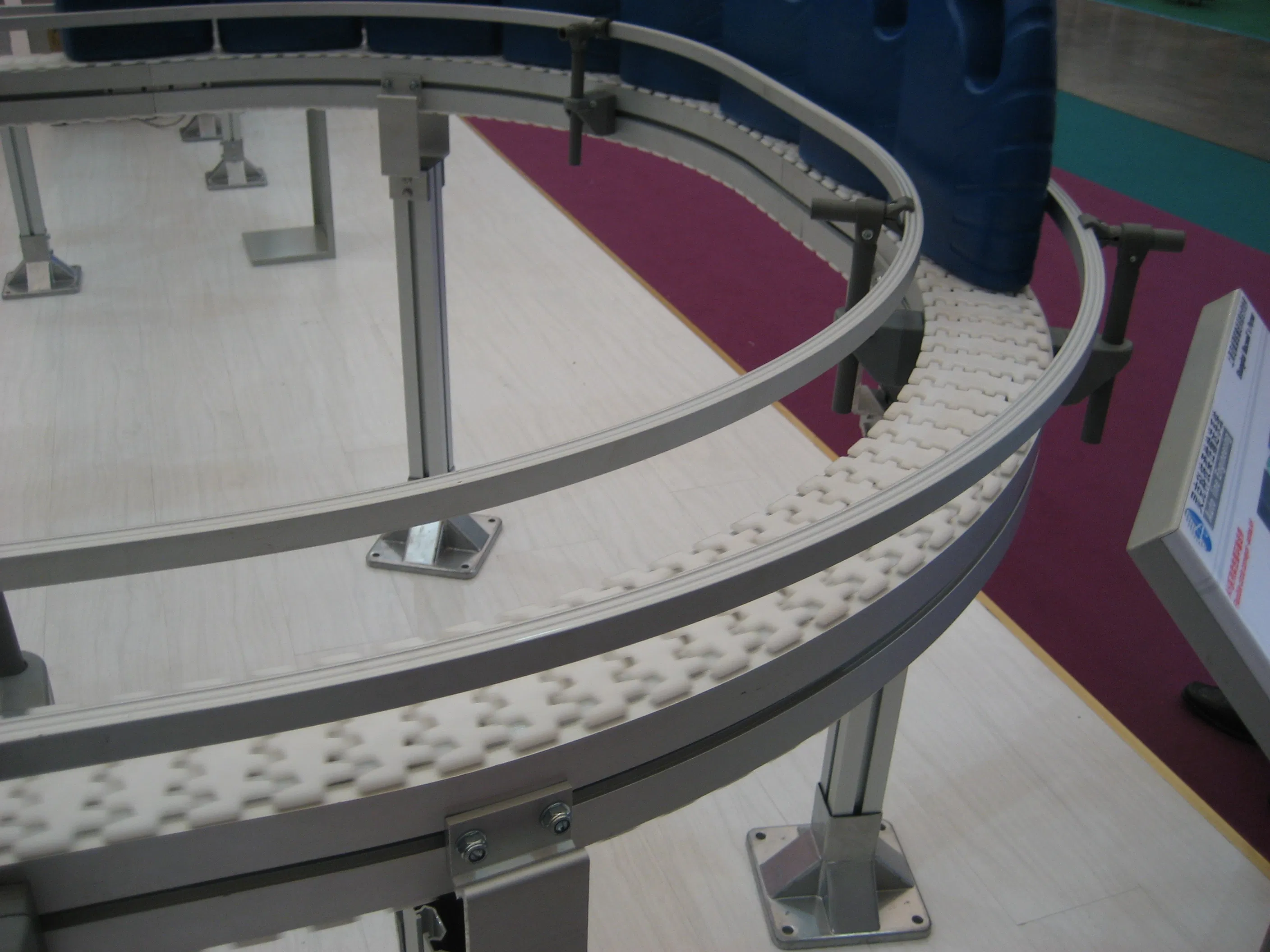 Moduline Conveyor Systems with Cleat Chains