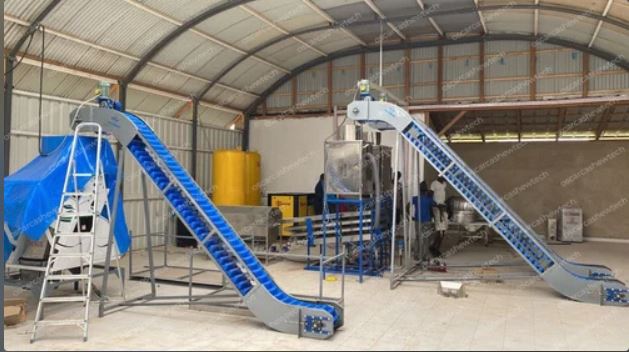 30 Feet MS Bucket Food Grade Automatic Modular Belt Conveyor Bucket Elevator Lifting System 1Ton Capacity Food Processing Lines