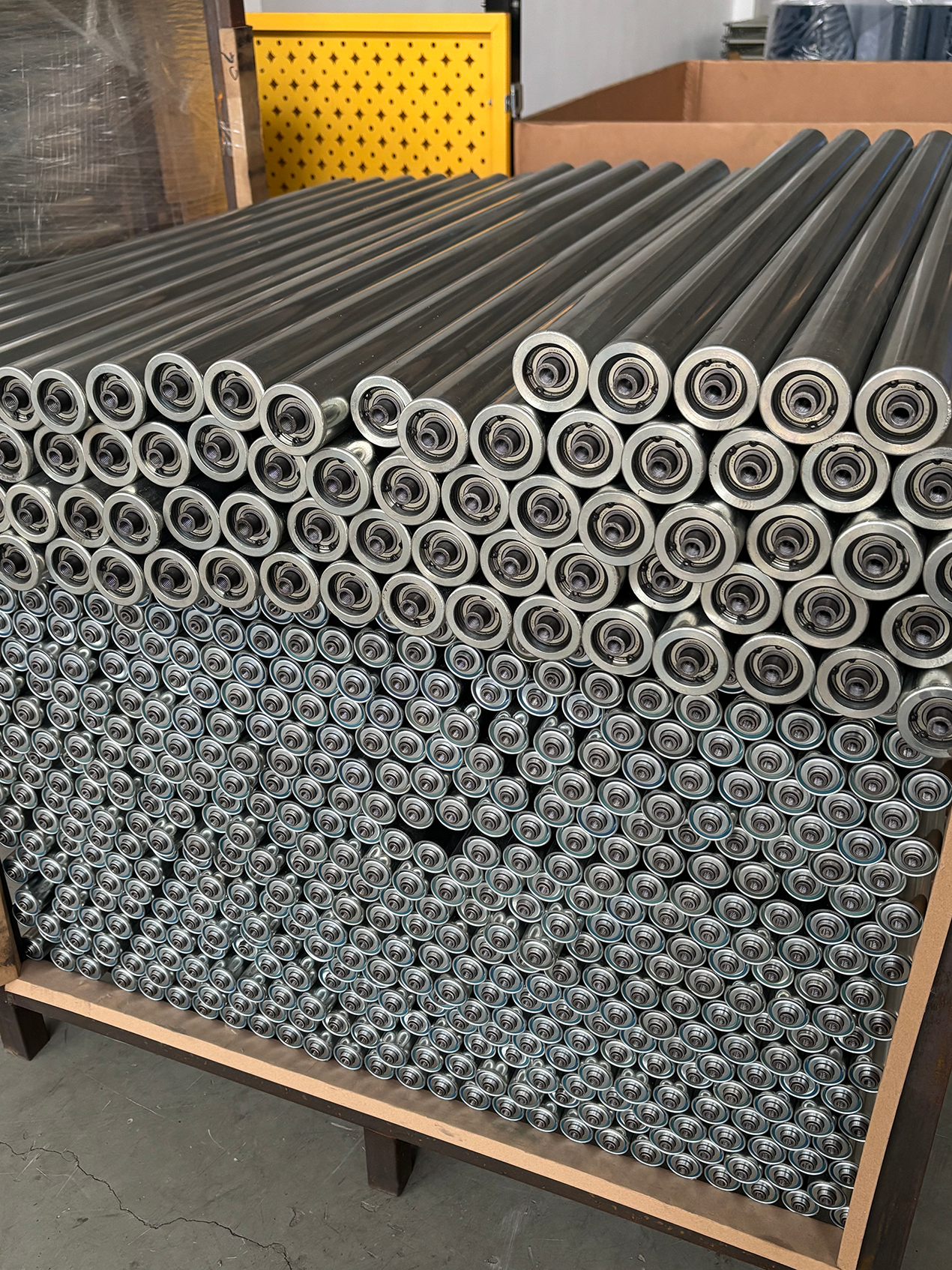 Top Quality Customizable Roller Conveyor Solutions Modular Gravity Conveyor Roller with Steel Bracket