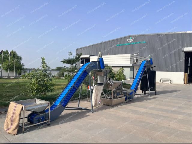 30 Feet MS Bucket Food Grade Automatic Modular Belt Conveyor Bucket Elevator Lifting System 1Ton Capacity Food Processing Lines