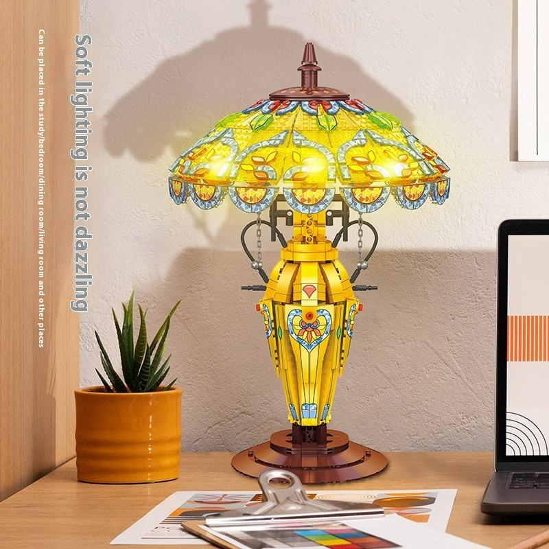 Cross-Border 1570 PCS DIY Building Blocks Table Lamp 1: 24 Scale Plastic Model Toy for Older Children Home Ornaments Lighting